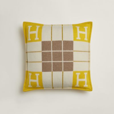 クッション 《アヴァロンIII》 PM | Hermès - エルメス-公式サイト